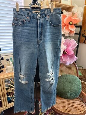 Levi’s Blue Distressed Ribcage Straight Ankle Denim Jeans